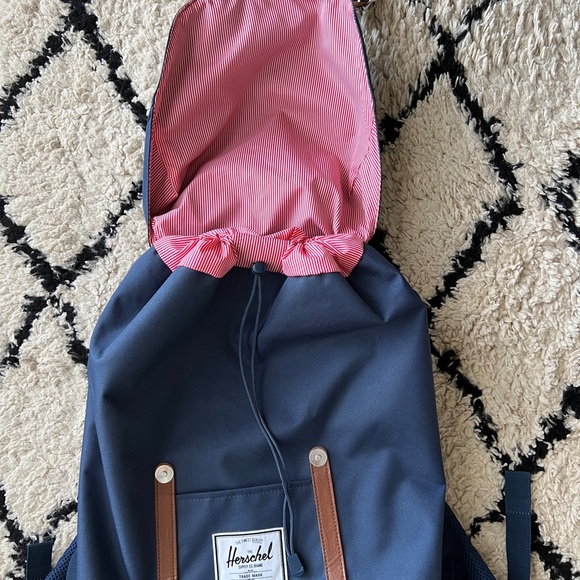 Herschel Retreat Backpack - Picture 2 of 7